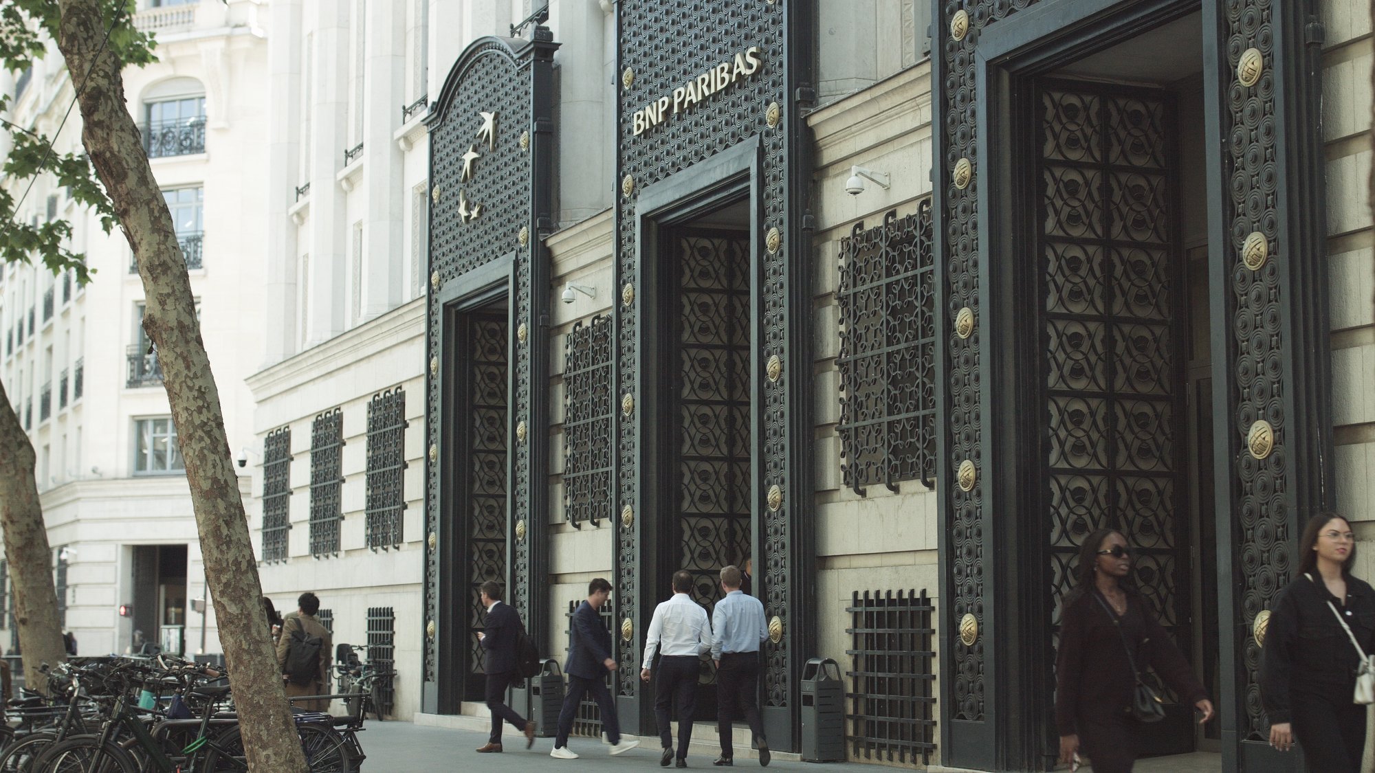 A148_04211200_C002.00_00_18_09.Still001 (2)